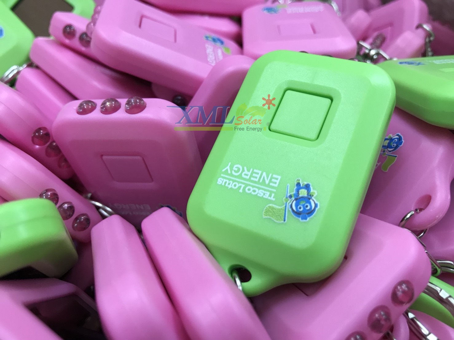 พวงกุญแจไฟฉายโซล่าเซลล์ 3 LED (คละสี ได้รับ 1 ชิ้น)