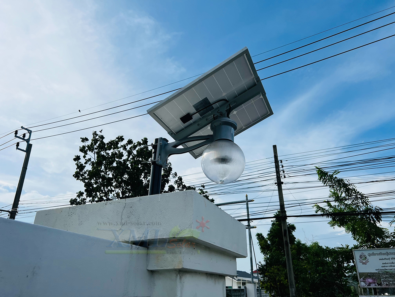 โคมไฟโซล่าเซลล์อัจฉริยะ ทรงโคมกลม รุ่น 40 Watt Monocrystalline (1 แถม 1)