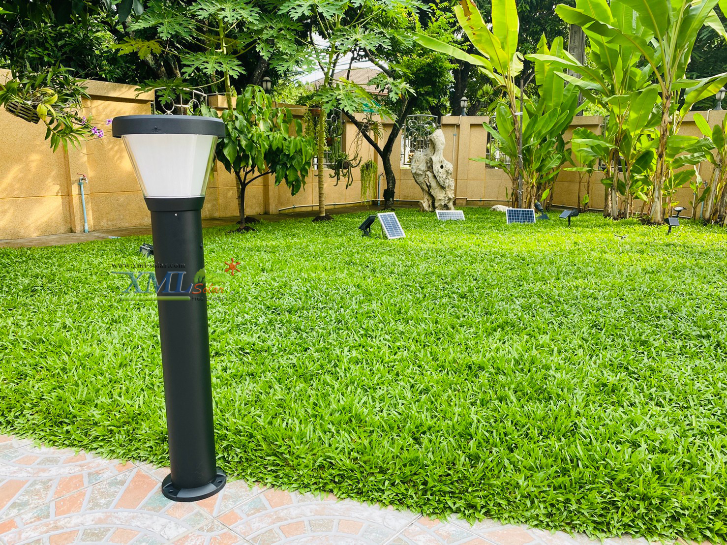 โคมไฟตั้งพื้นโซล่าเซลล์ ทรงกรวย สีดำ (เเสง : ขาว)