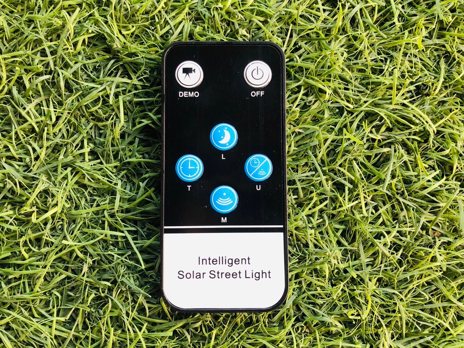 โคมไฟถนนโซล่าเซลล์ Series Y แผงเเยกโคมได้ (6,400Lumens + แผง 100 W) (แสง : ขาว)