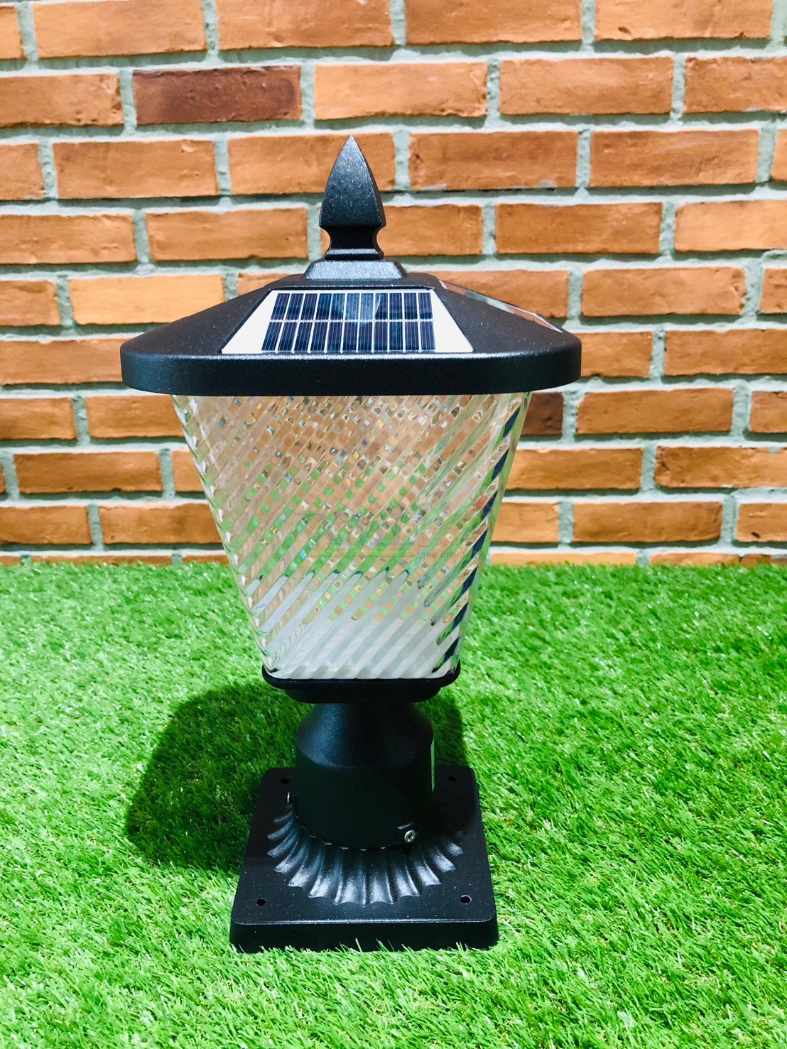 โคมไฟหัวเสาโซล่าเซลล์ รุ่น TZ-11836 (เปิดได้ 2 แสง)(1 แถม 1)