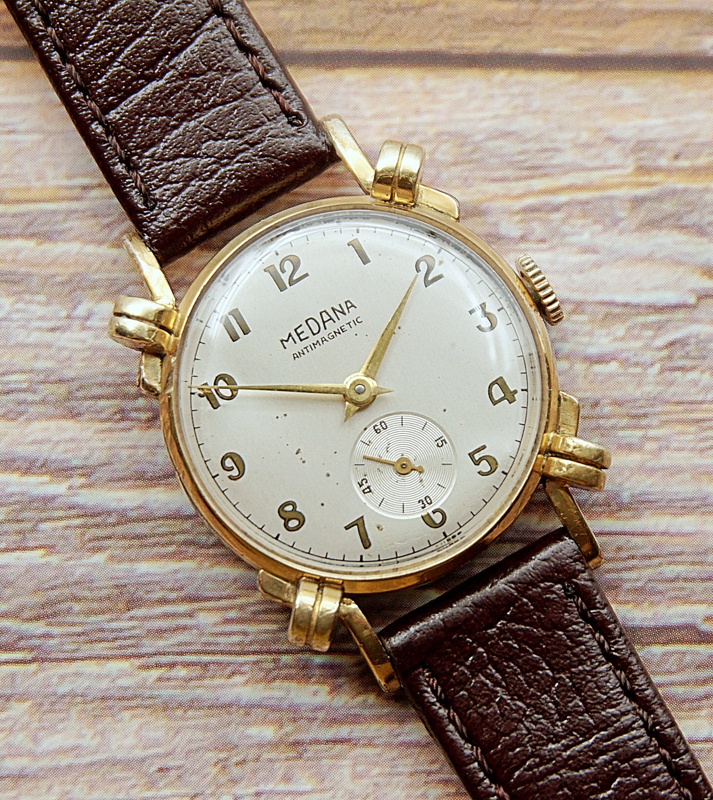นาฬิกาเก่า MEDANA ไขลานสองเข็มครึ่ง
