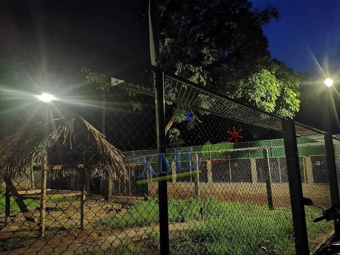 ไฟสปอตไลท์โซล่าเซลล์ 200 Watt กล่องสีน้ำตาล (เปิดได้ 3 แสง)