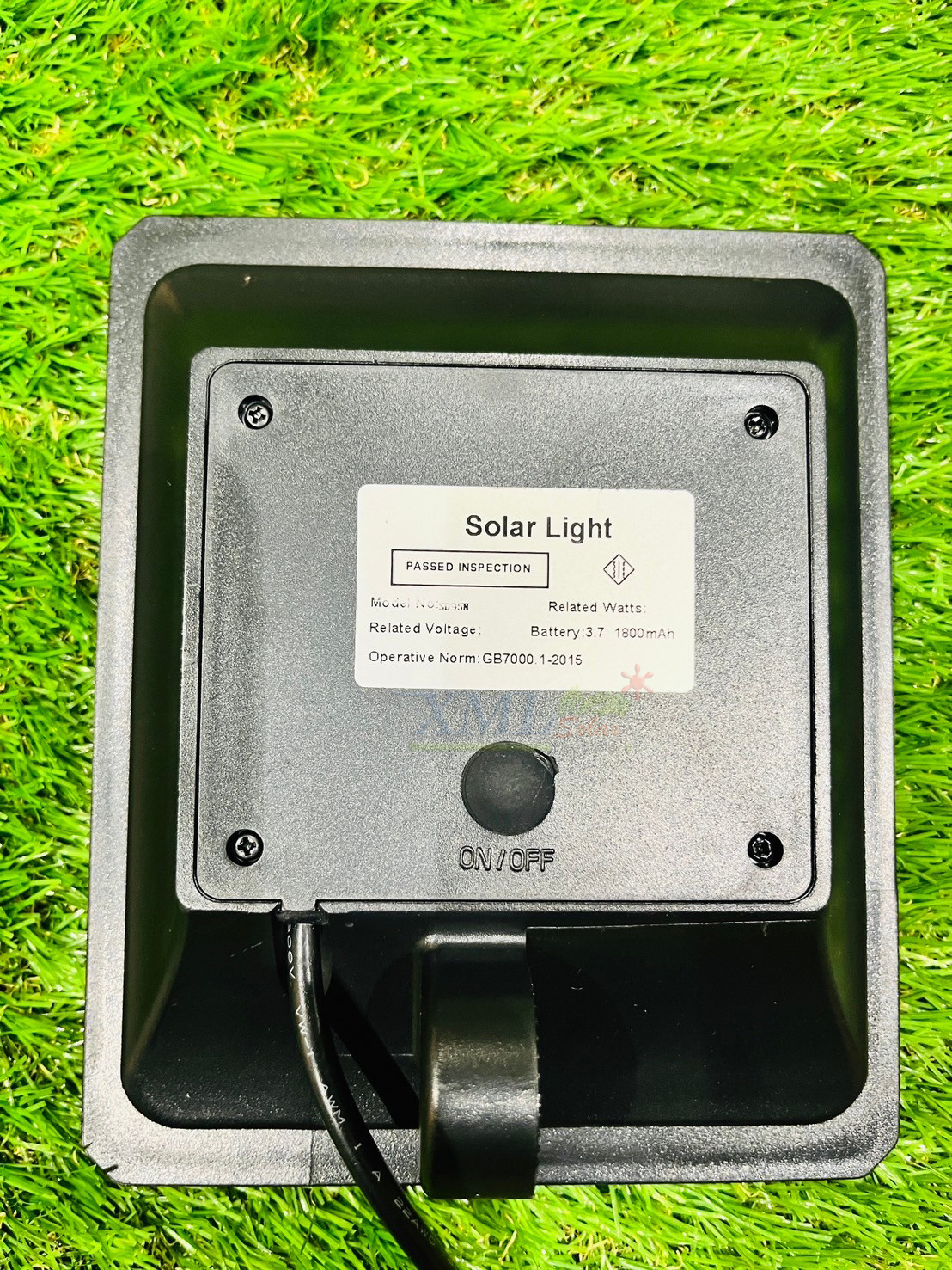 สปอร์ตไลท์ปักสนามโซล่าเซลล์ DC-16 รุ่น 2 หัว สาย 3 เมตร (แสง : เหลืองวอมไวท์)