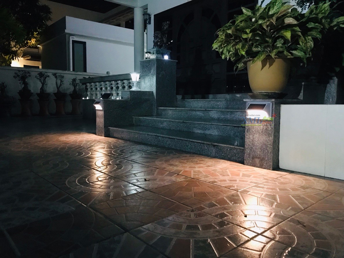 ไฟบันไดโซล่าเซลล์ ทรงสี่เหลี่ยม 5 SMD LED