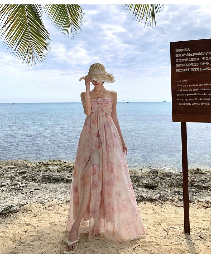 เดรสยาว เกาะอก สีโทนชมพูลายดอกไม้ทั้งตัว มีสายคล้องคอผูกโบว์ได้ มีซับใน ดีไซส์ผ่าหน้าขา ใส่ออกงาน ไปทะเล ไปคาเฟ่ สไตล์ลุคสาวหวาน งานนำเข้า Premium Qualityเนื้อผ้าคุณภาพดี คั๊ตติ๊งเนี๊ยบ ใส่พริ้วสวย