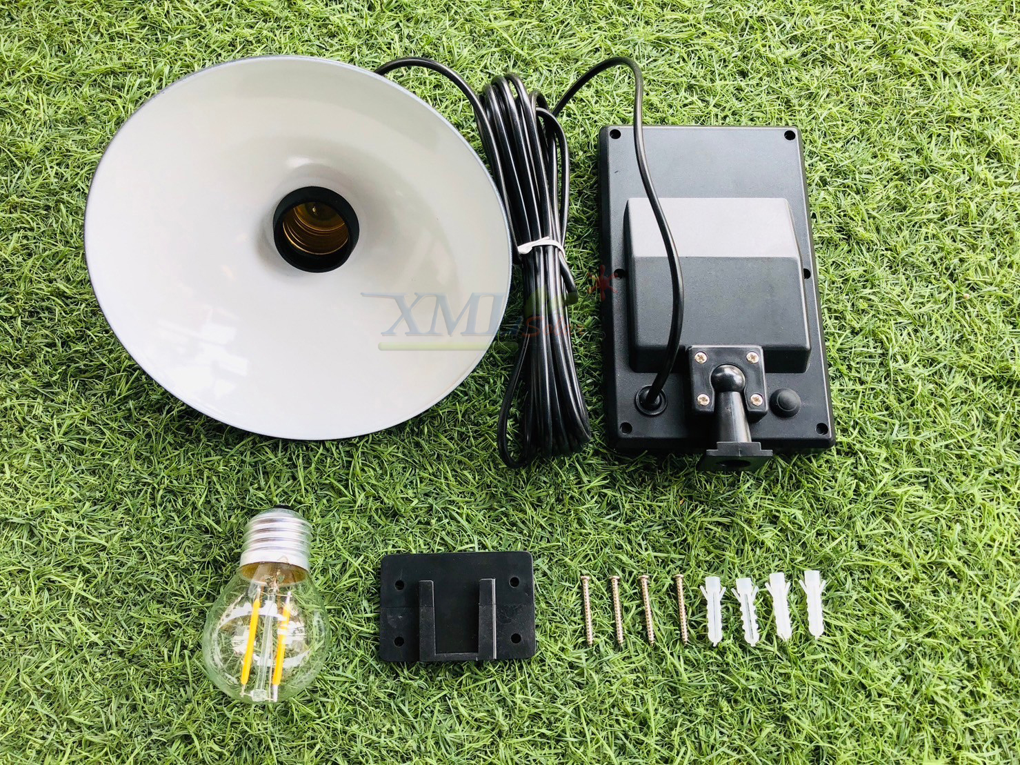 โคมไฟโซล่าเซลล์ ติดเพดาน รุ่นโคมวินเทจ 150 Lumen (แสง เหลืองวอมไวท์)