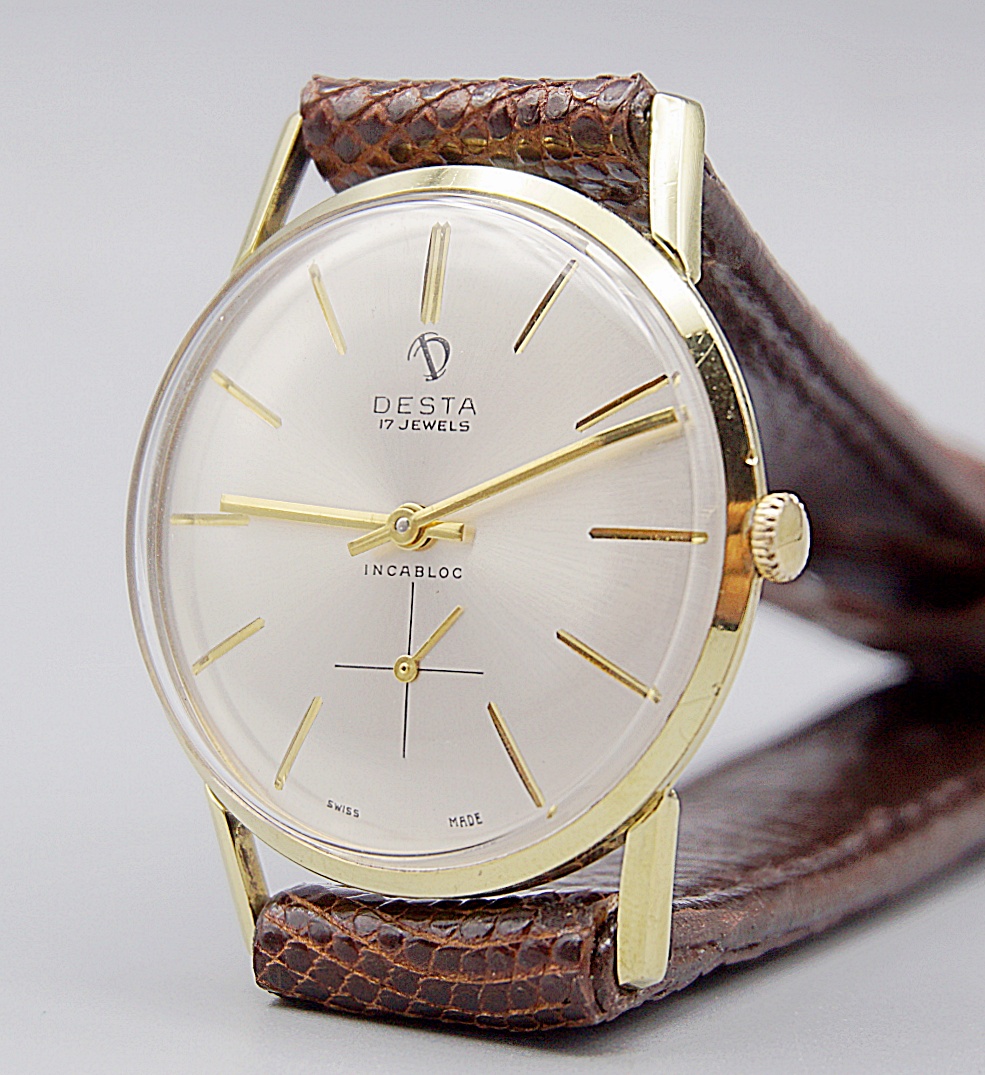 นาฬิกาเก่า DESTA ไขลานสองเข็มครึ่ง