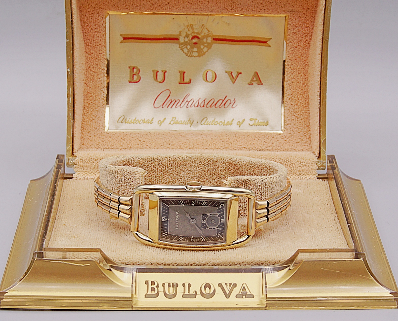 นาฬิกาเก่า BULOVA ไขลานสองเข็มครึ่ง พร้อมกล่อง