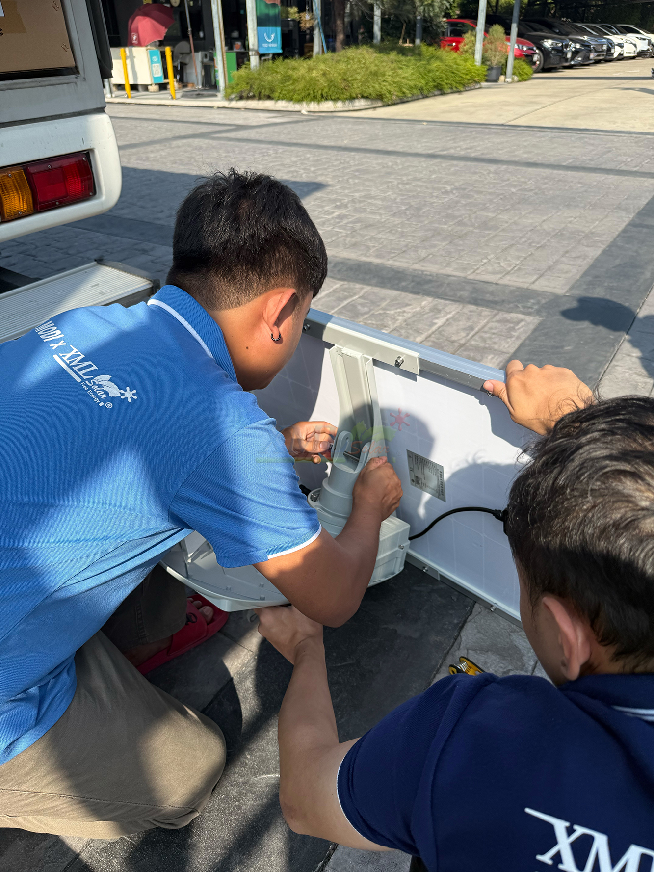 โคมไฟถนนโซล่าเซลล์อัจฉริยะ (รุ่น 6,300Lumens + แผง 80 W) (แสง : ขาว)