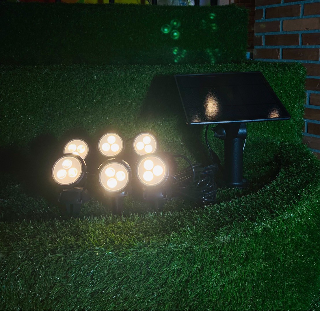 สปอร์ตไลท์ปักสนามโซล่าเซลล์ DC-18 รุ่น 6 หัว (แสง : เหลืองวอมไวท์)