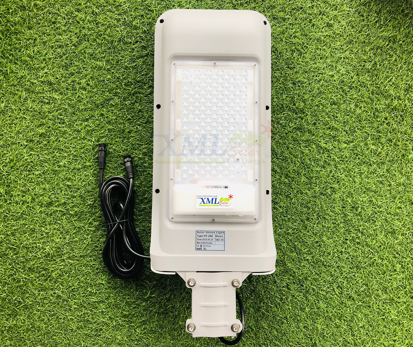 โคมไฟถนนโซล่าเซลล์ Series Y แผงเเยกโคมได้ (12800 Lumens + แผง 200 W) (แสง : ขาว)