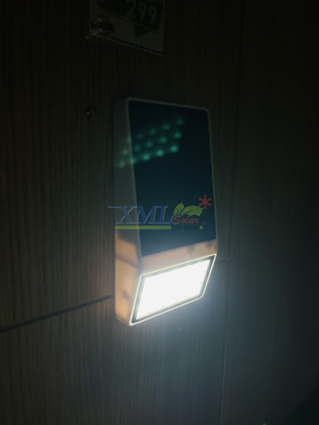 โคมไฟโซล่าเซลล์ ติดผนัง 15 SMD LED (ตัวแบน ขาว) (เเสง : ขาว) (1 แถม 1)