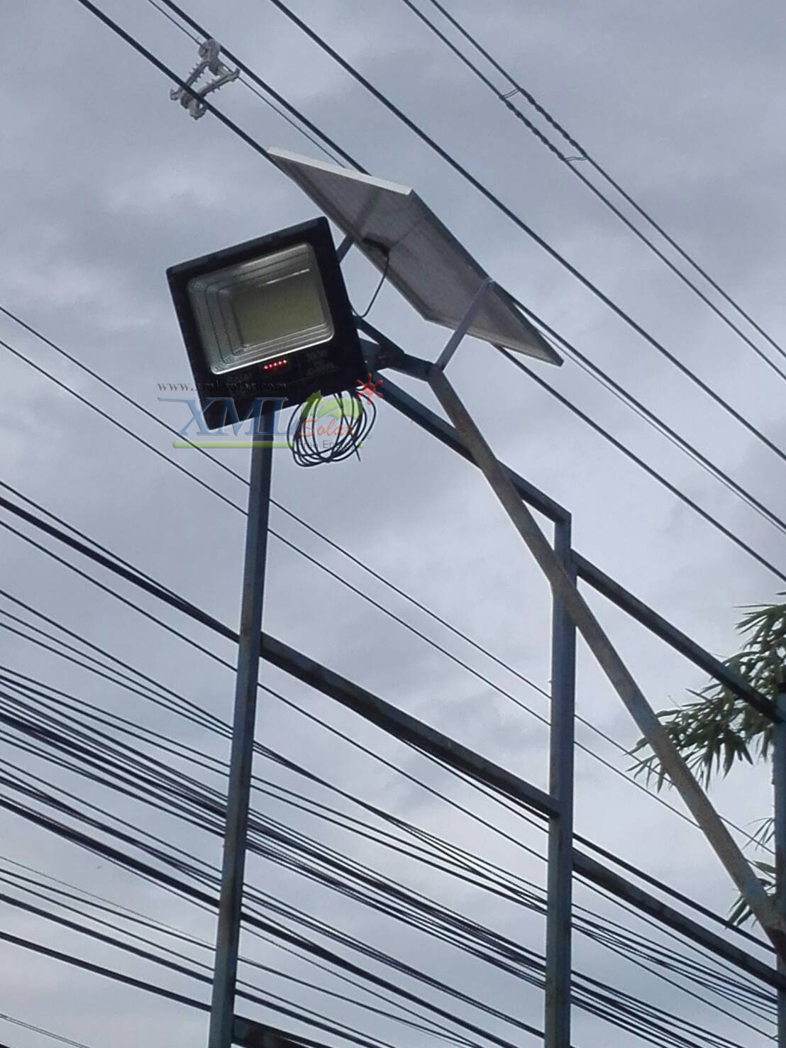 สปอร์ตไลท์โซล่าเซลล์ 300 W. รุ่นใหม่ JD8300L (แสง : เหลืองวอมไวท์) สำเนา