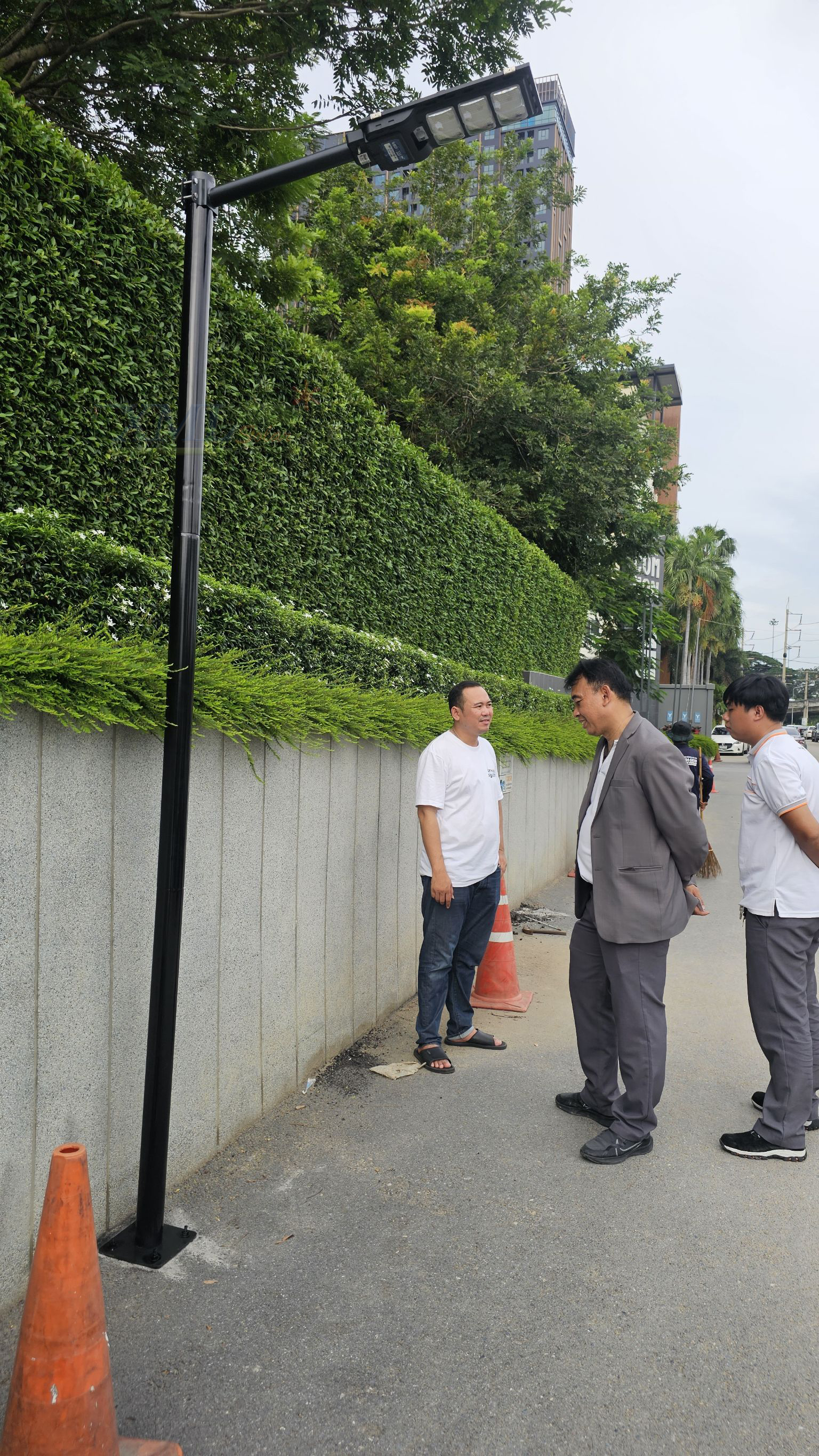 โคมไฟถนนโซล่าเซลล์ รุ่น MD-SLT27 (แสง : ขาว)(ระบบสว่างค้าง) (120w / 240w)