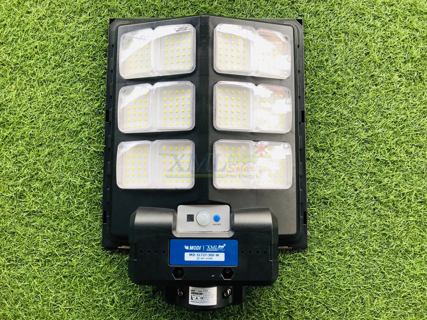 โคมไฟถนนโซล่าเซลล์ 300W รุ่น MD-SLT27-300W (แสง : ขาว)(ระบบสว่างค้าง)