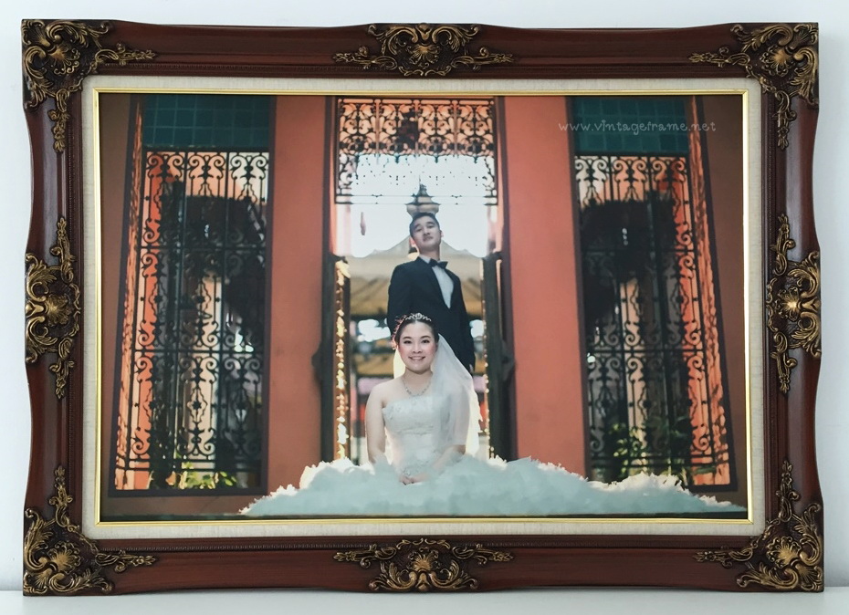 กรอบหลุยส์ไม้แท้ ขนาด 20x30 นิ้ว สีโอ๊คปัดทอง พร้อมอัดเคลือบภาพ