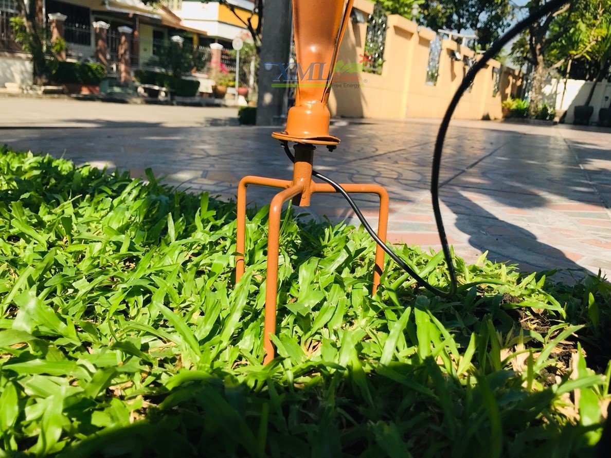 ไฟปักสนามโซล่าเซลล์ 2 LED ทรง ดอกไม้ม่วง (เเสง : ขาว )