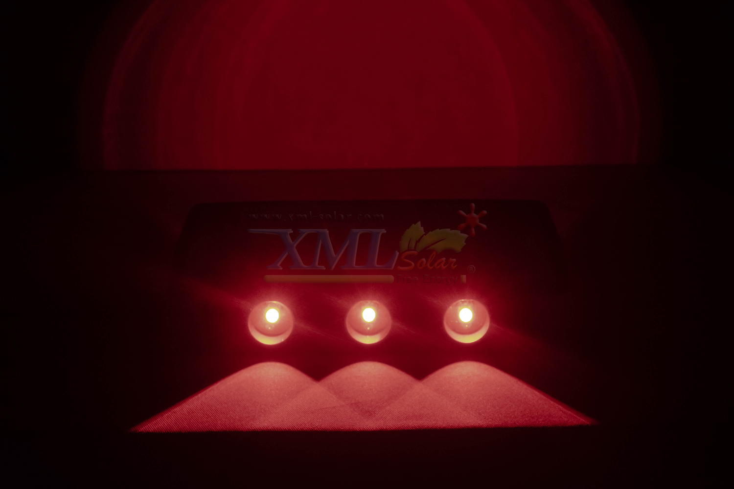 โคมไฟผนังโซล่าเซลล์ 6 LED รุ่นส่องบนล่าง (แสง : RGB)