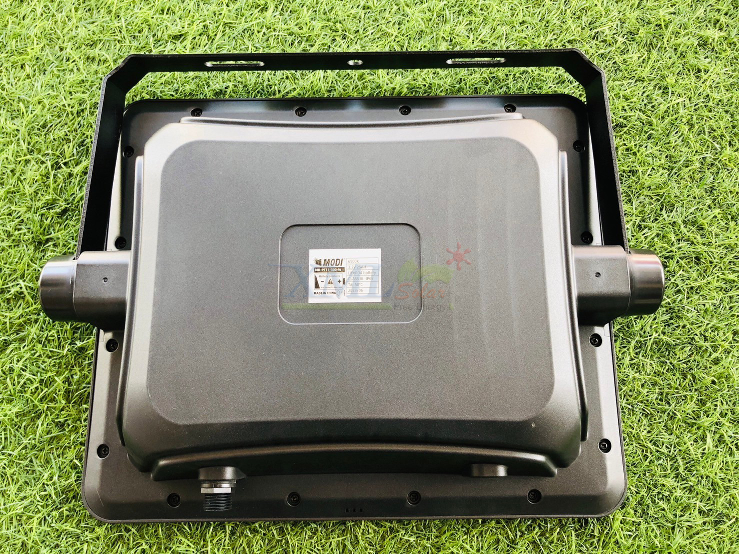 ไฟสปอตไลท์โซล่าเซลล์ 300 W รุ่น MD-PT11 (เเสง : ขาว)