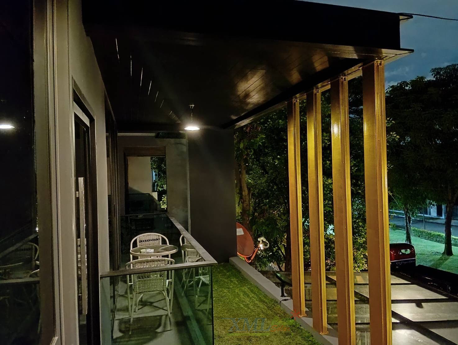 โคมไฟโซล่าเซลล์ ทรง Highbay รุ่น100W/200W/300W/400W. แบรนด์ Modi * XML-Solar (เปิดได้ 3 แสง)