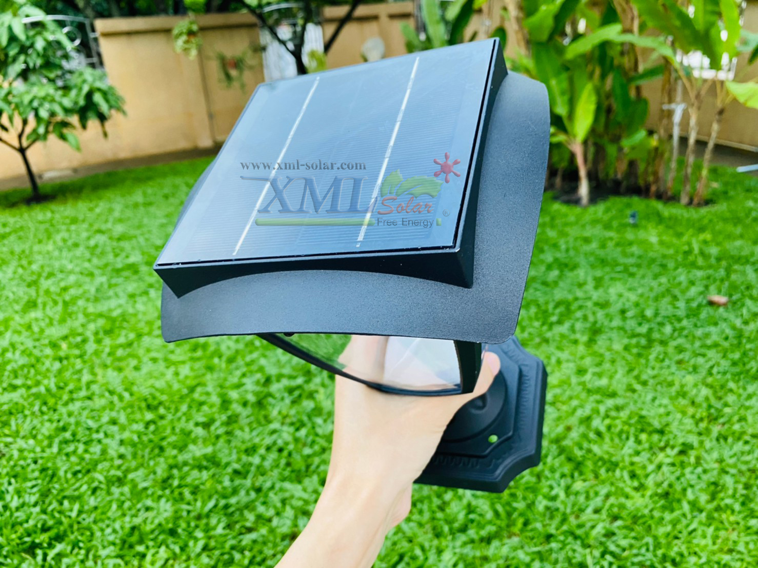 โคมไฟหัวเสาโซล่าเซลล์ สไตล์ยุโรป (เเสง : ขาว + เหลืองวอมไวท์)