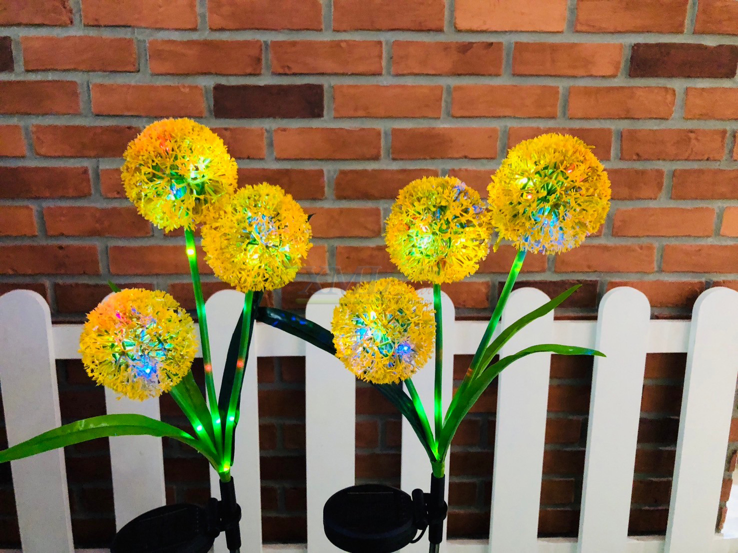 ไฟปักสนามโซล่าเซลล์ ทรงดอกไม้กลม (แสง : หลากสี)(1 แถม 1)