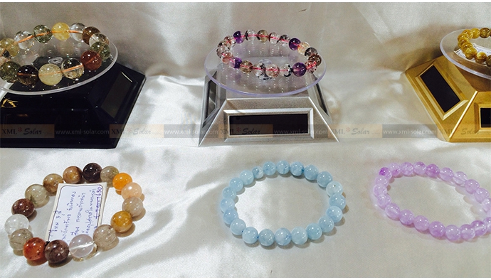 เเท่นโชว์สินค้าหมุนได้ พลังเเสงอาทิตย์ (รุ่น สีเทา)