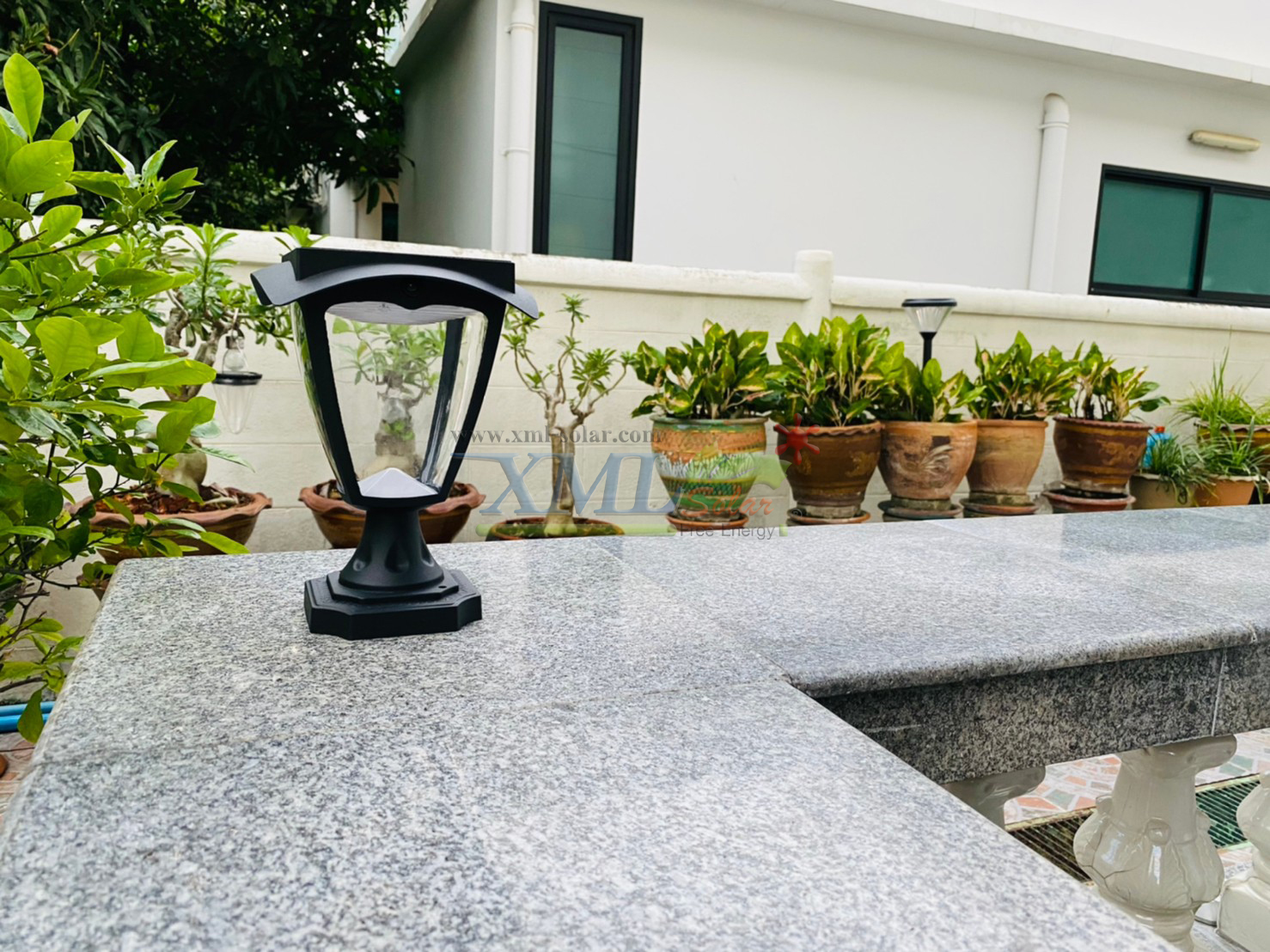 โคมไฟหัวเสาโซล่าเซลล์ สไตล์ยุโรป (เเสง : ขาว + เหลืองวอมไวท์)