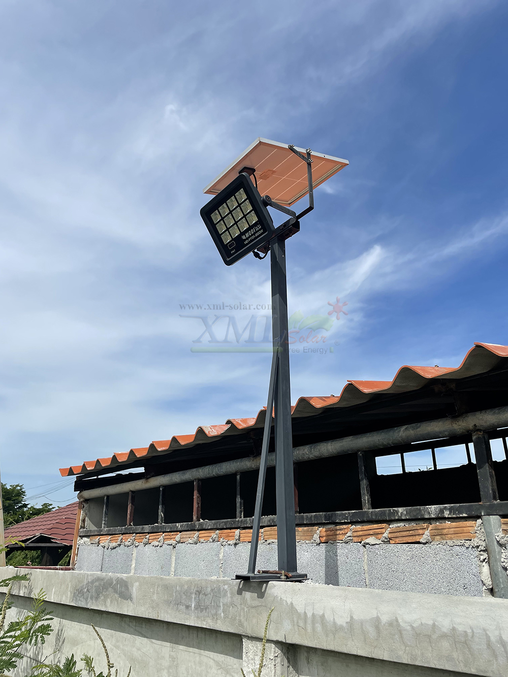 ขายึดส่องป้าย ไซต์กลาง 120 ซม. สำหรับสปอร์ตไลท์ รุ่น PT05-Q