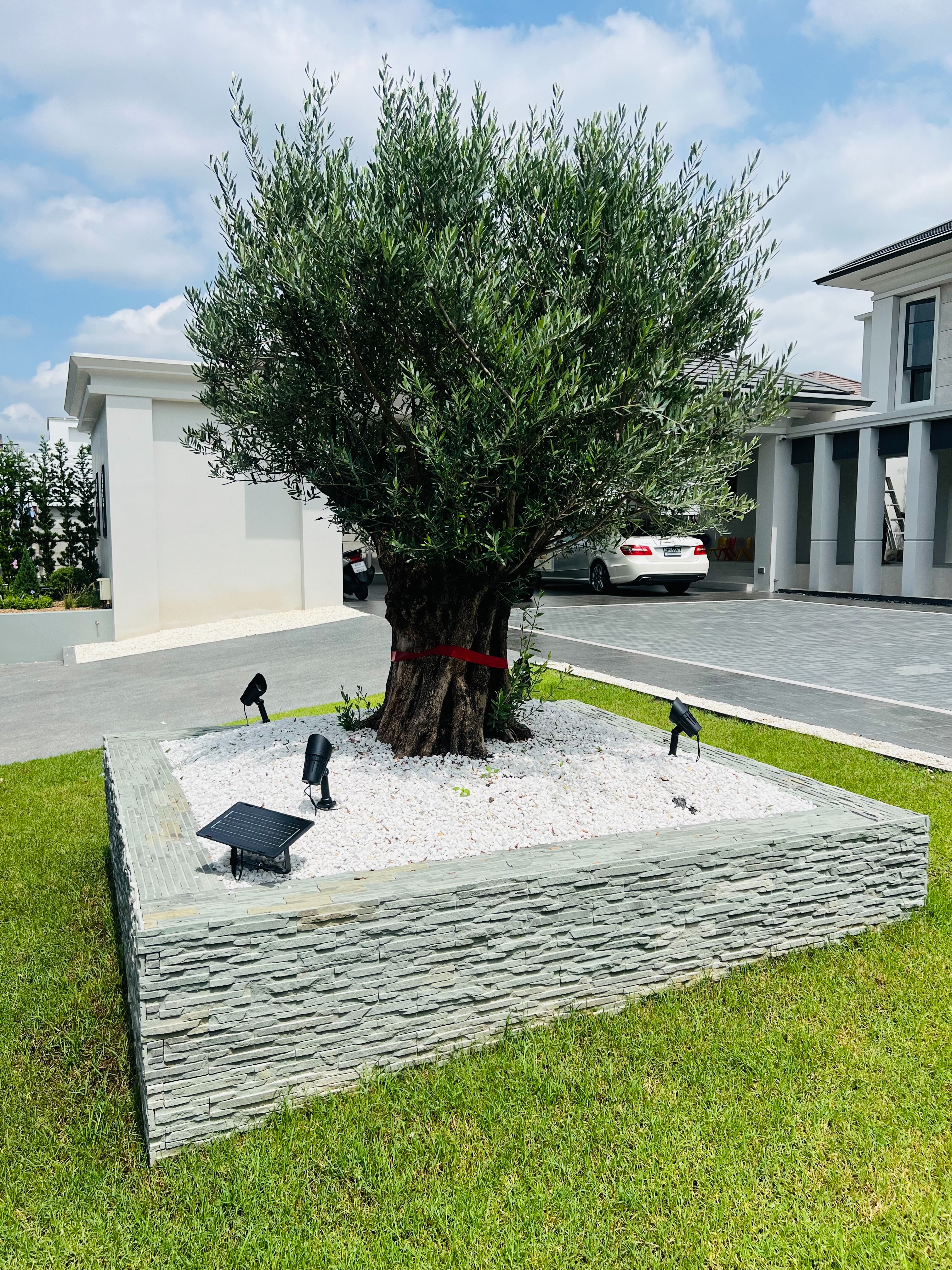 โคมไฟปักสนามโซล่าเซลล์ แพ็ค 4 ดวง รุ่น MD-SSL88 (แสง : เหลืองวอมไวท์)