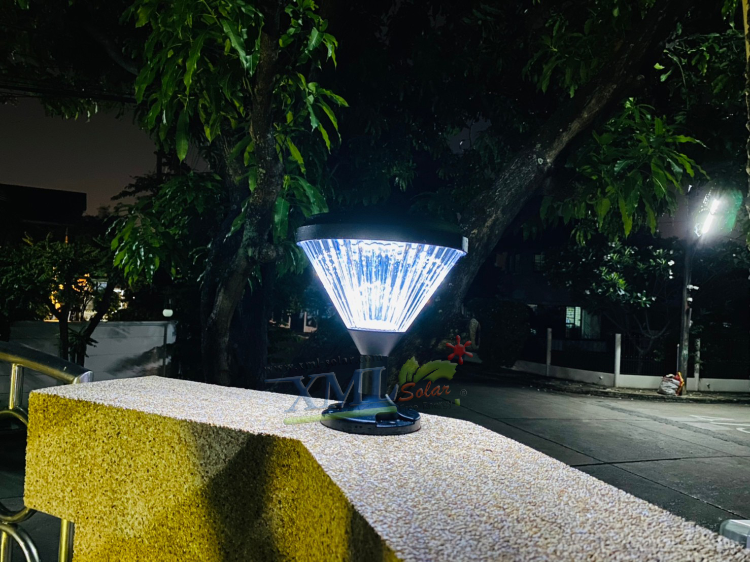 โคมไฟหัวเสาโซล่าเซลล์ ทรงกรวย (แสง : ขาว)