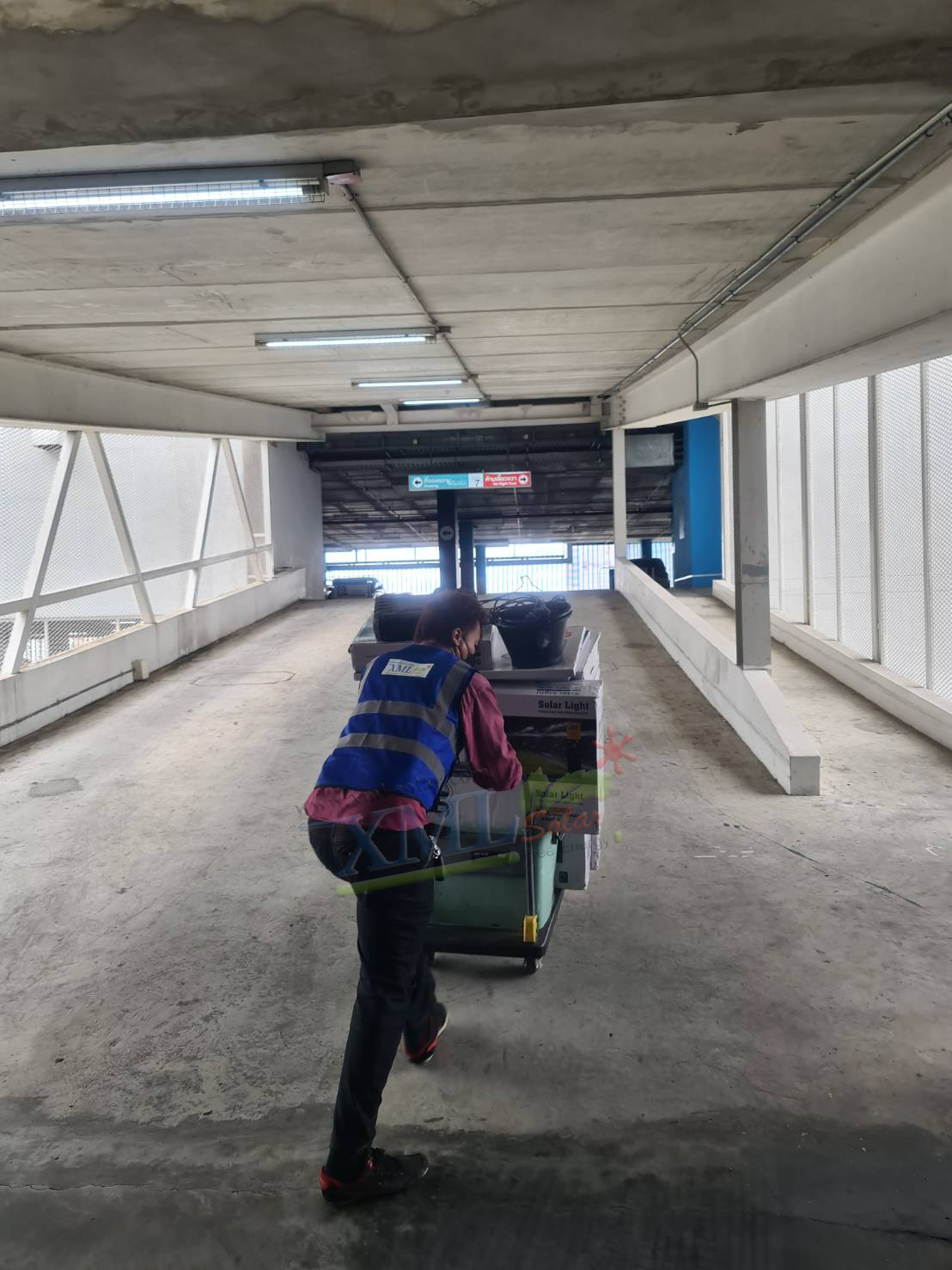 สปอร์ตไลท์โซล่าเซลล์ 1000 W. รุ่นใหม่ JD81000L (แสง : ขาว)