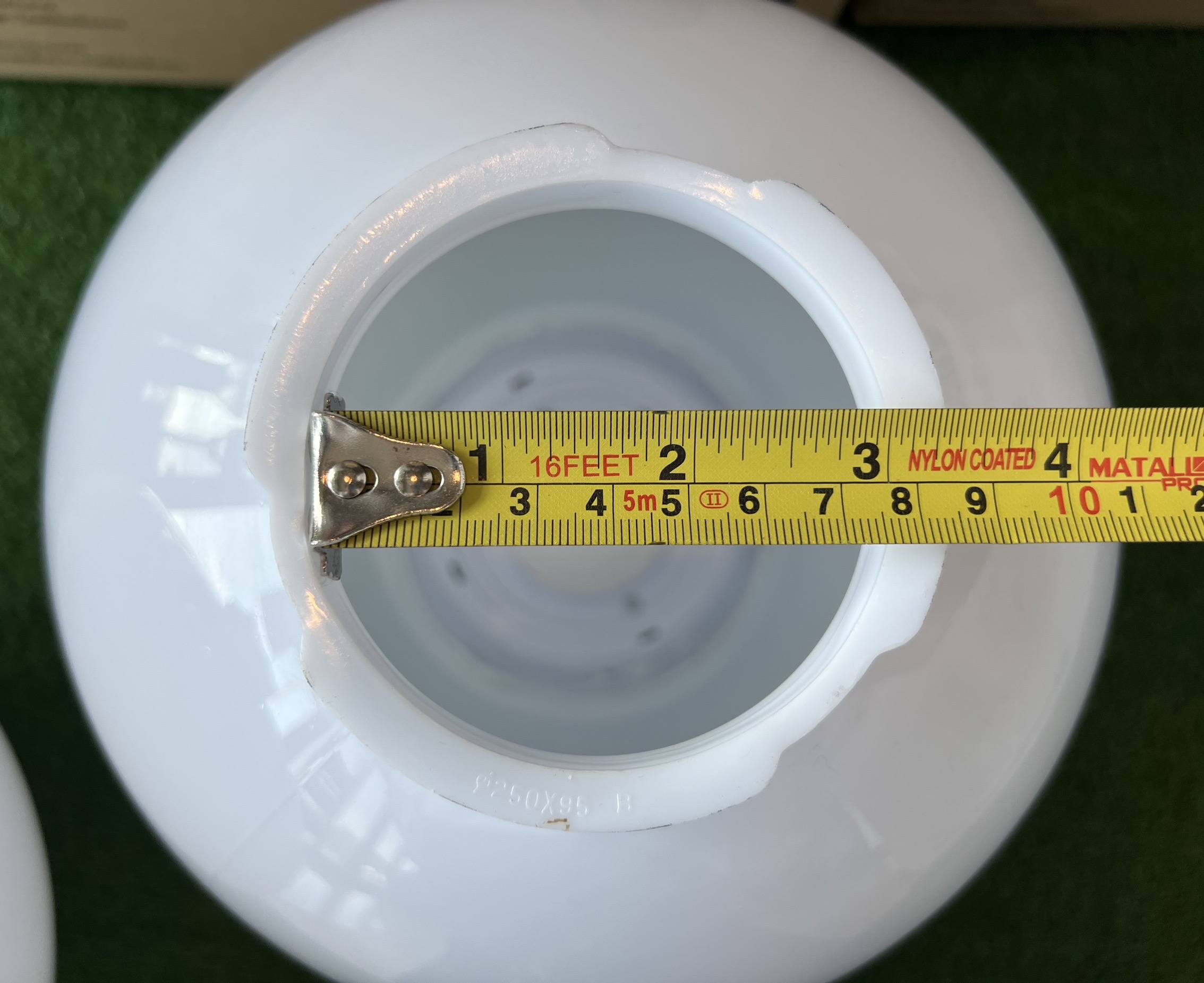 โคมไฟหัวเสาโซล่าเซลล์ ทรงกลมฐานสเเตนเลส (30 ซม.) + Remote (เปิดได้ 3 แสง)+AC