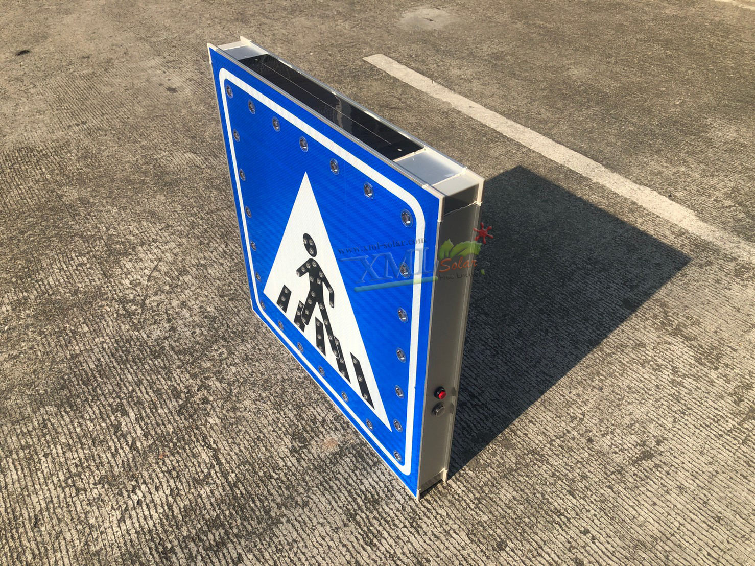 ป้ายไฟเตือนโซล่าเซลล์ คนข้ามถนน ใหม่