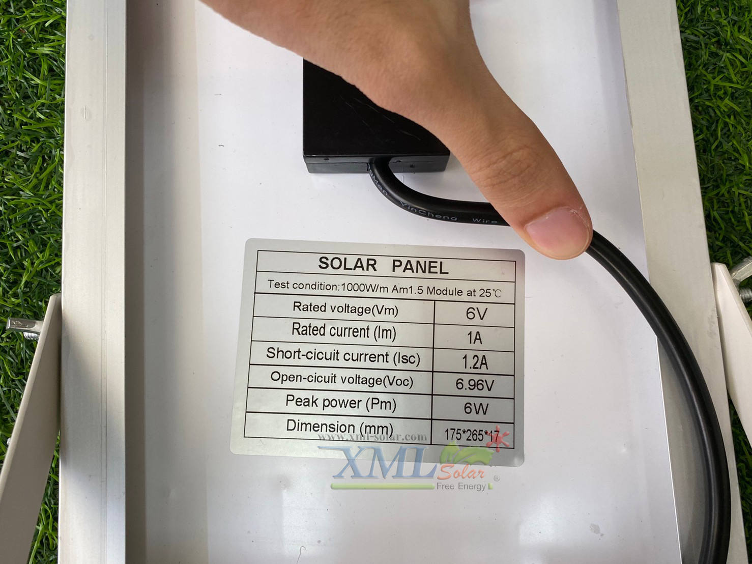 โคมไฟกิ่งโซล่าเซลล์ ติดผนัง Body สีทอง ทรงกลม 50W (เเสง : ขาว)