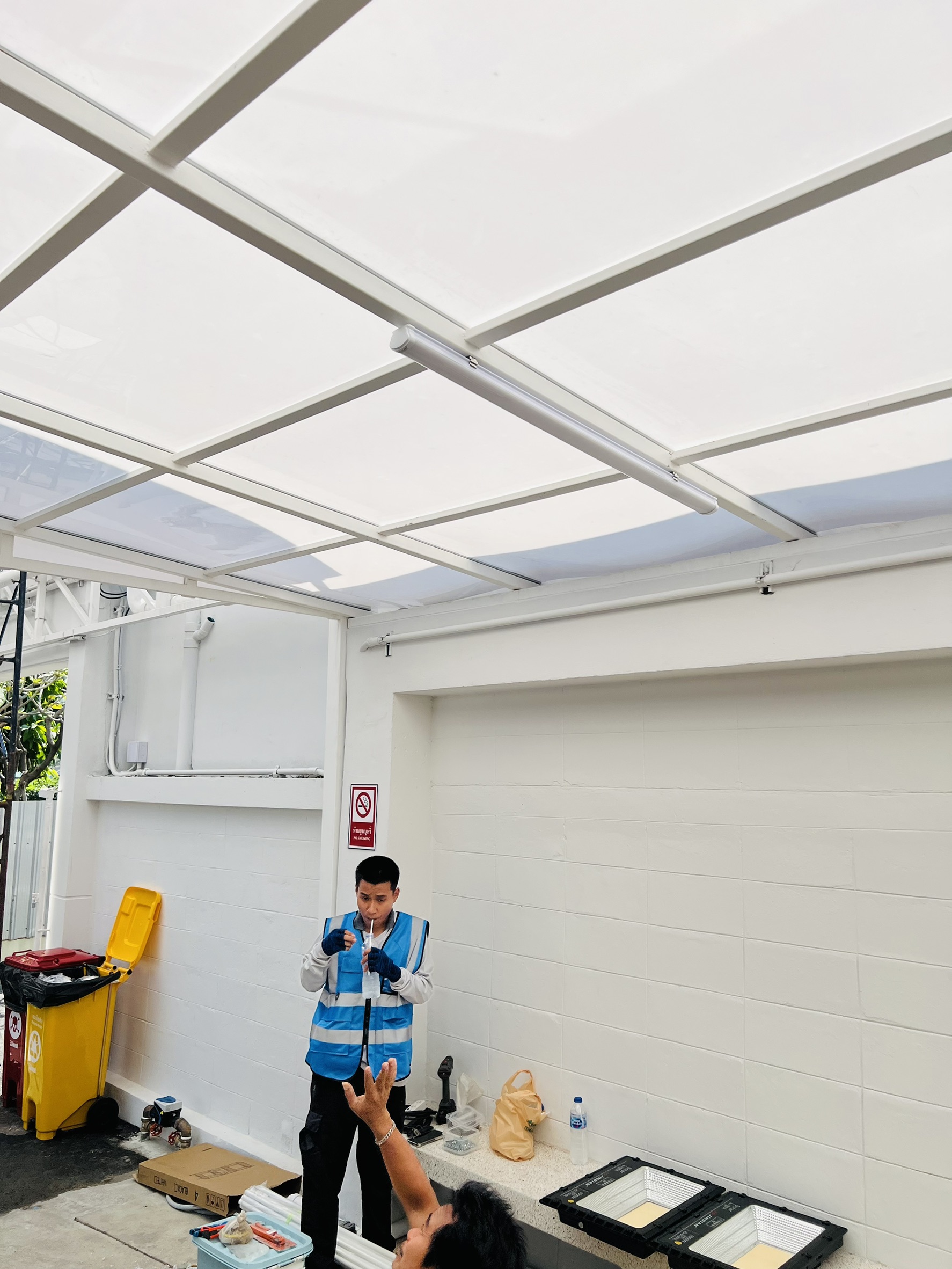 โคมไฟโซล่าเซลล์ ติดเพดาน รุ่นหลอดยาว Series GT (แสง : ขาว)