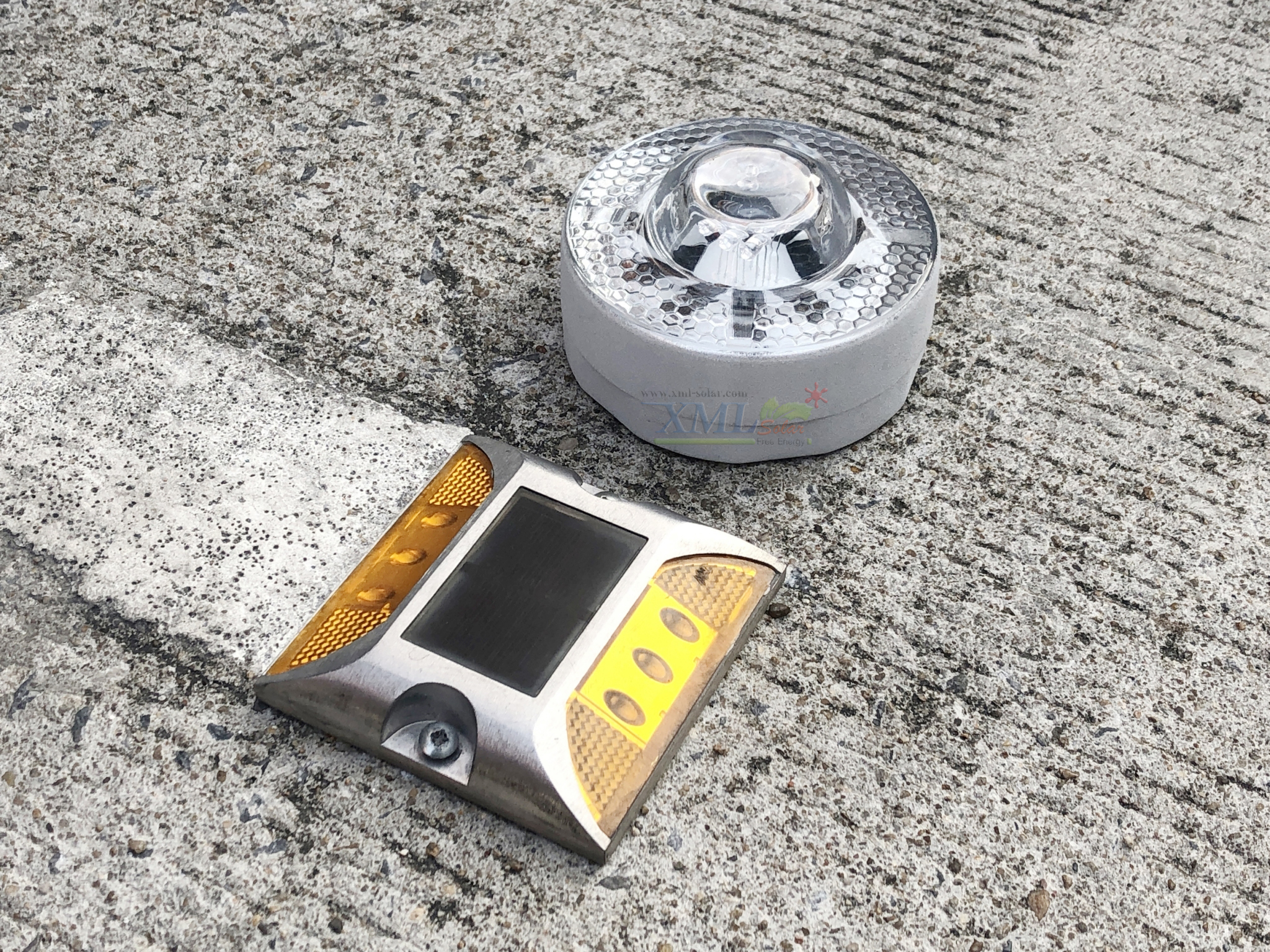 ไฟฝังพื้นโซล่าเซลล์ 6 LED รุ่นลูกแก้ว