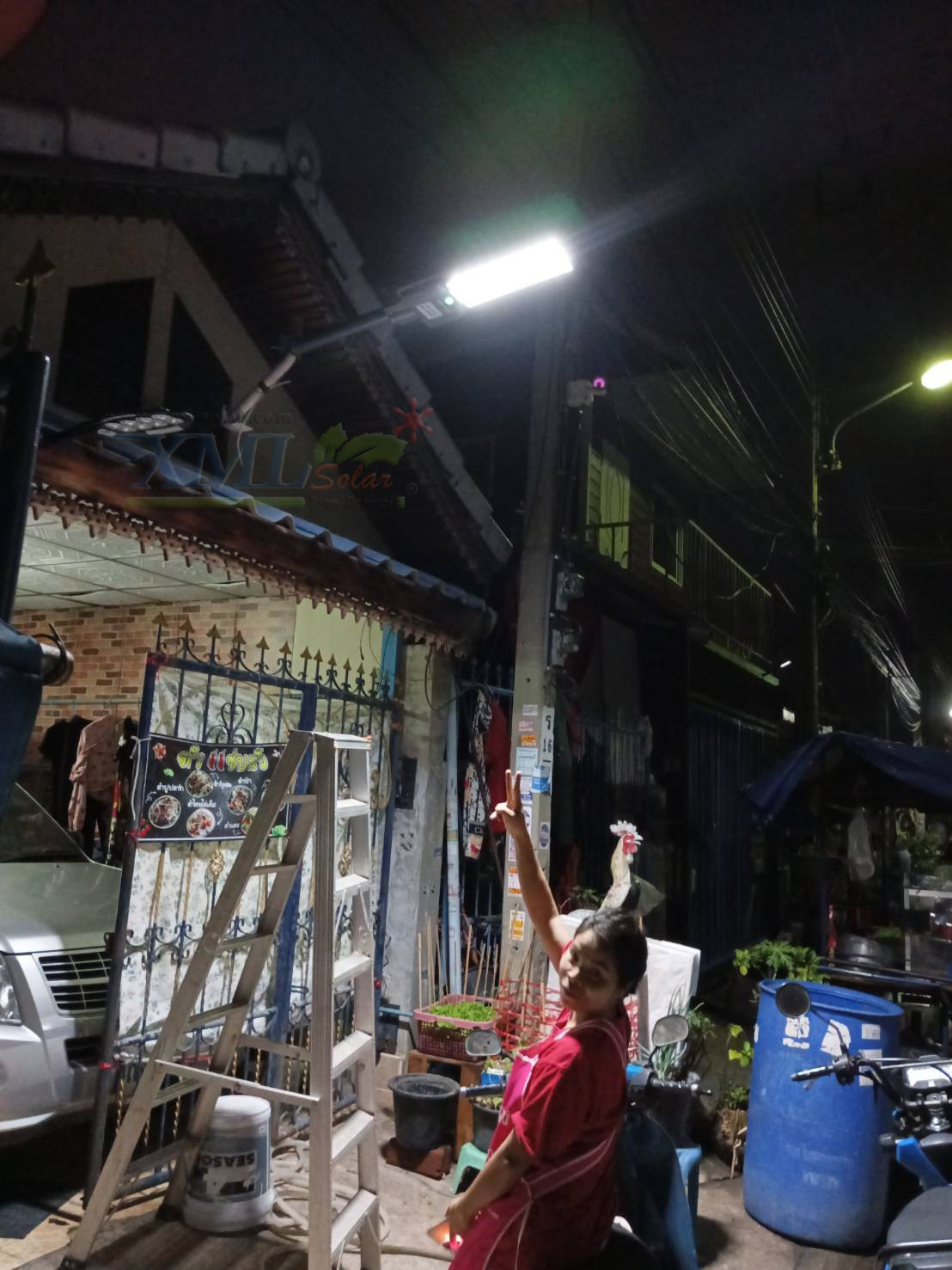 โคมไฟถนนโซล่าเซลล์ XML-Solar 200W (แสง : ขาว)(สว่างค้าง)