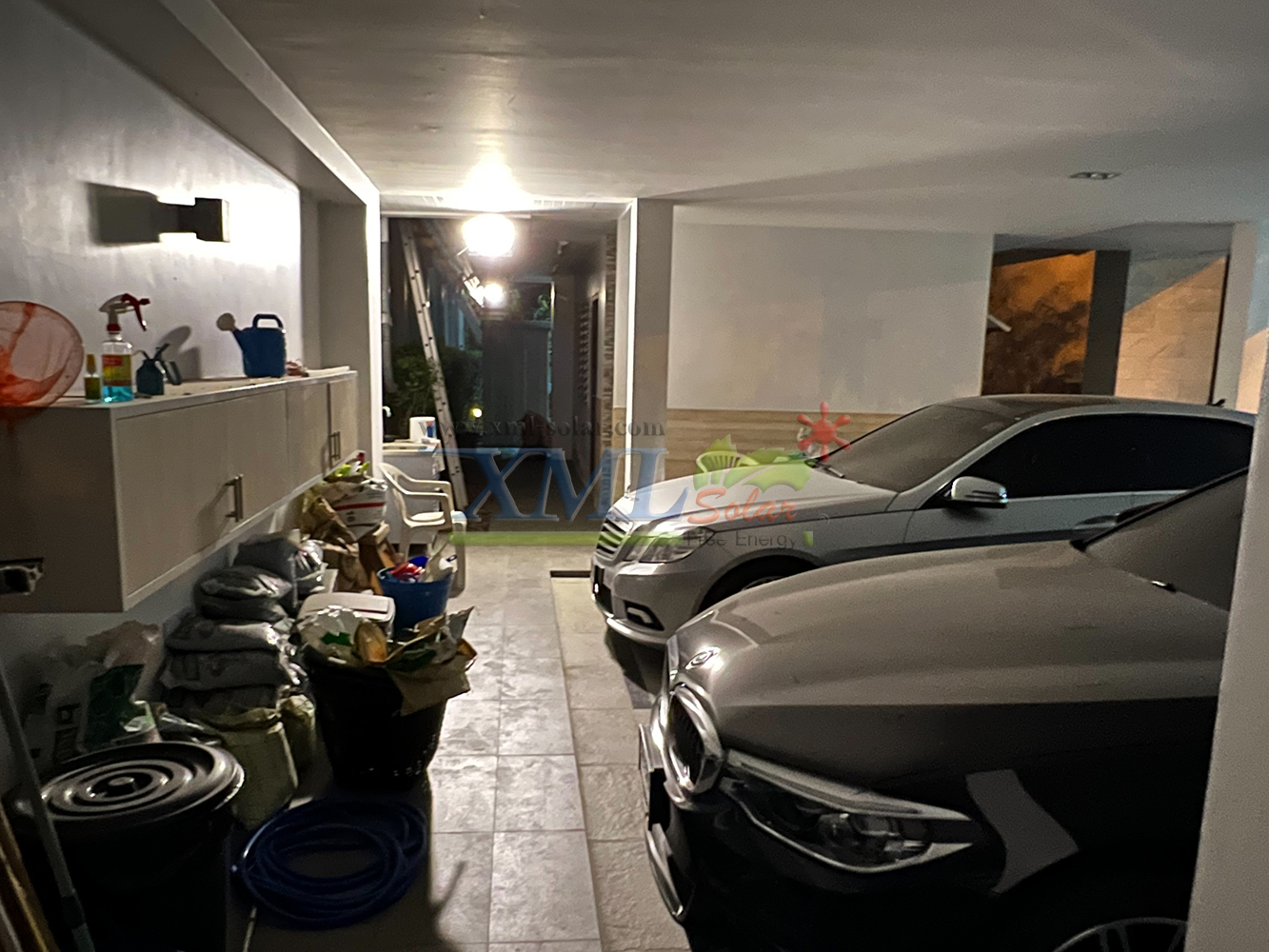 ไฟสปอตไลท์โซล่าเซลล์ 300 Watt กล่องสีน้ำตาล (เปิดได้ 3 แสง)