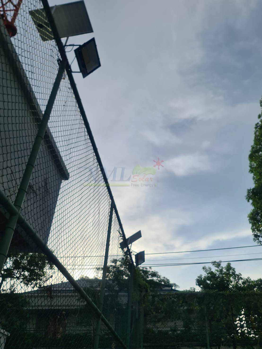 ไฟสปอตไลท์โซล่าเซลล์ 300 Watt กล่องสีน้ำตาล (เปิดได้ 3 แสง)