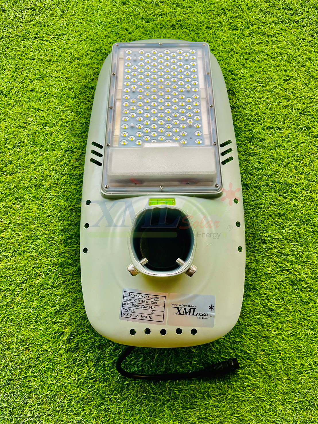 โคมไฟถนนโซล่าเซลล์อัจฉริยะ (รุ่น 4,300Lumens + แผง 60 W) (แสง : ขาว)