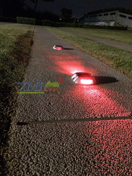 ไฟหมุดถนนโซล่าเซลล์ 6 LED รุ่น Robot (เเสง : แดงกระพริบ)