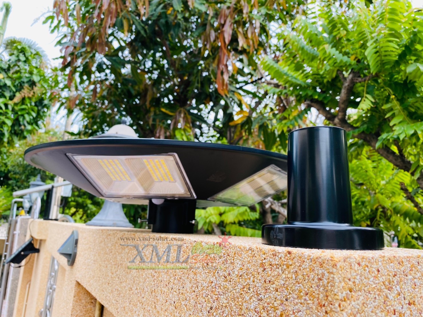 ขาตั้งกำเเพง สำหรับไฟ UFO ปลายท่อ 2.25 นิ้ว (พลาสติก)