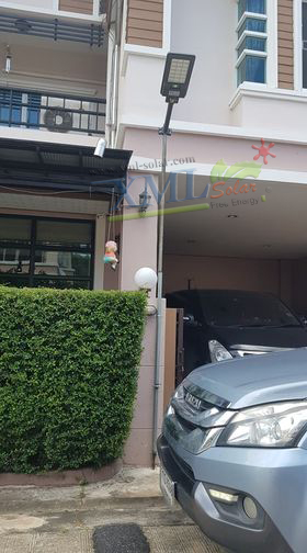 โคมไฟถนนโซล่าเซลล์ XML-Solar 200W (แสง : ขาว)(สว่างค้าง)