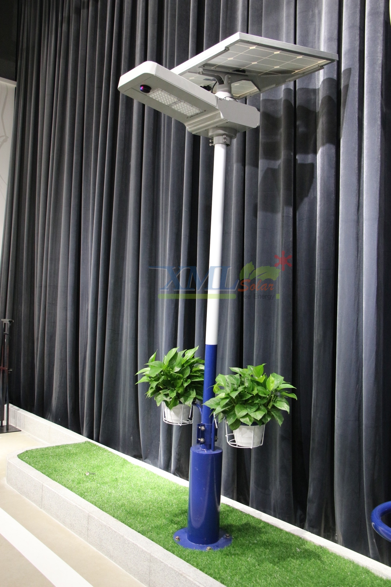 โคมไฟถนนอัจฉริยะ โซล่าเซลล์ 100 Watt Monocrystalline (แสง ขาว)