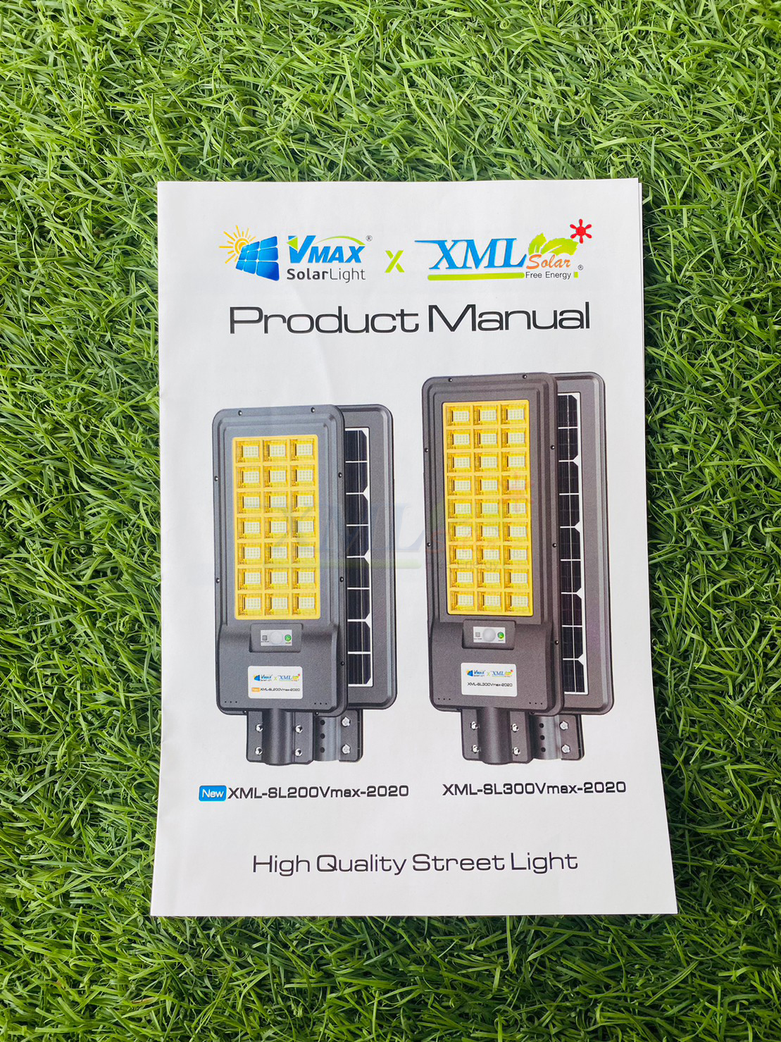 โคมไฟถนนโซล่าเซลล์ Vmax x XML 200W Series 2020 (แสง : เหลืองวอมไวท์)