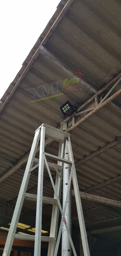 ไฟสปอตไลท์โซล่าเซลล์ 80 W. รุ่น Modi x XML (เเสง : ขาว) (1 เเถม 1)