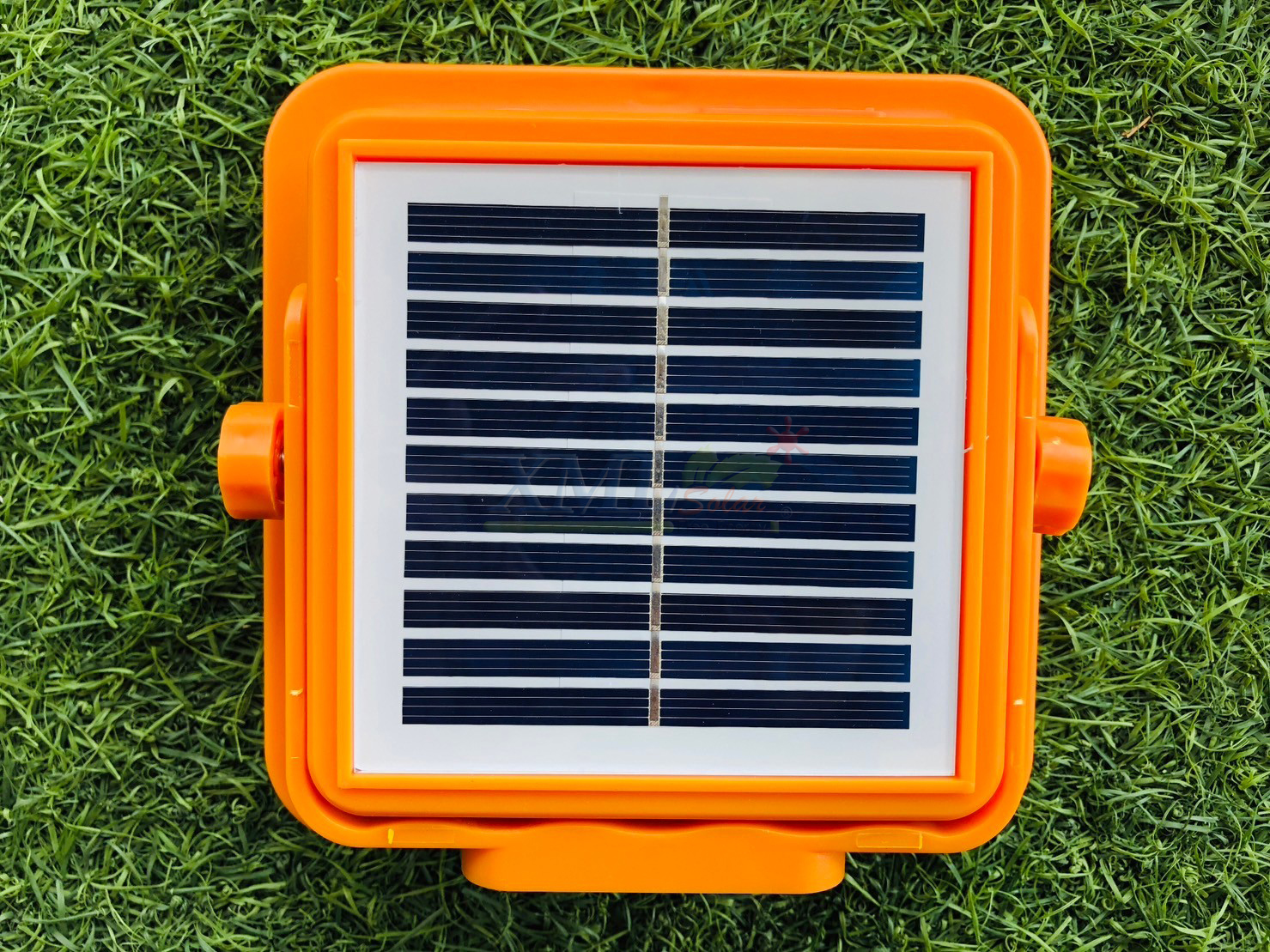 โคมไฟพกพาโซล่าเซลล์ 1800 Lumen รุ่น MD-SL-D6-200W-ORG (เปิดได้ 3 แสง)