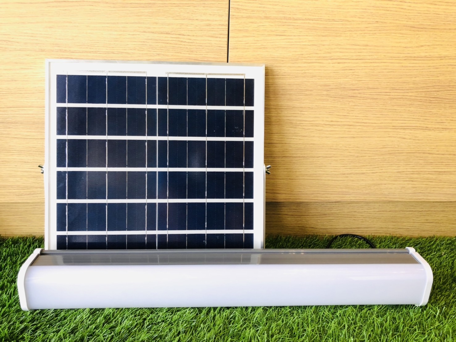 รุ่นประหยัด โคมไฟติดเพดานโซล่าเซลล์ หลอดยาว ไซต์ใหญ่ 60W. (แสงขาว)